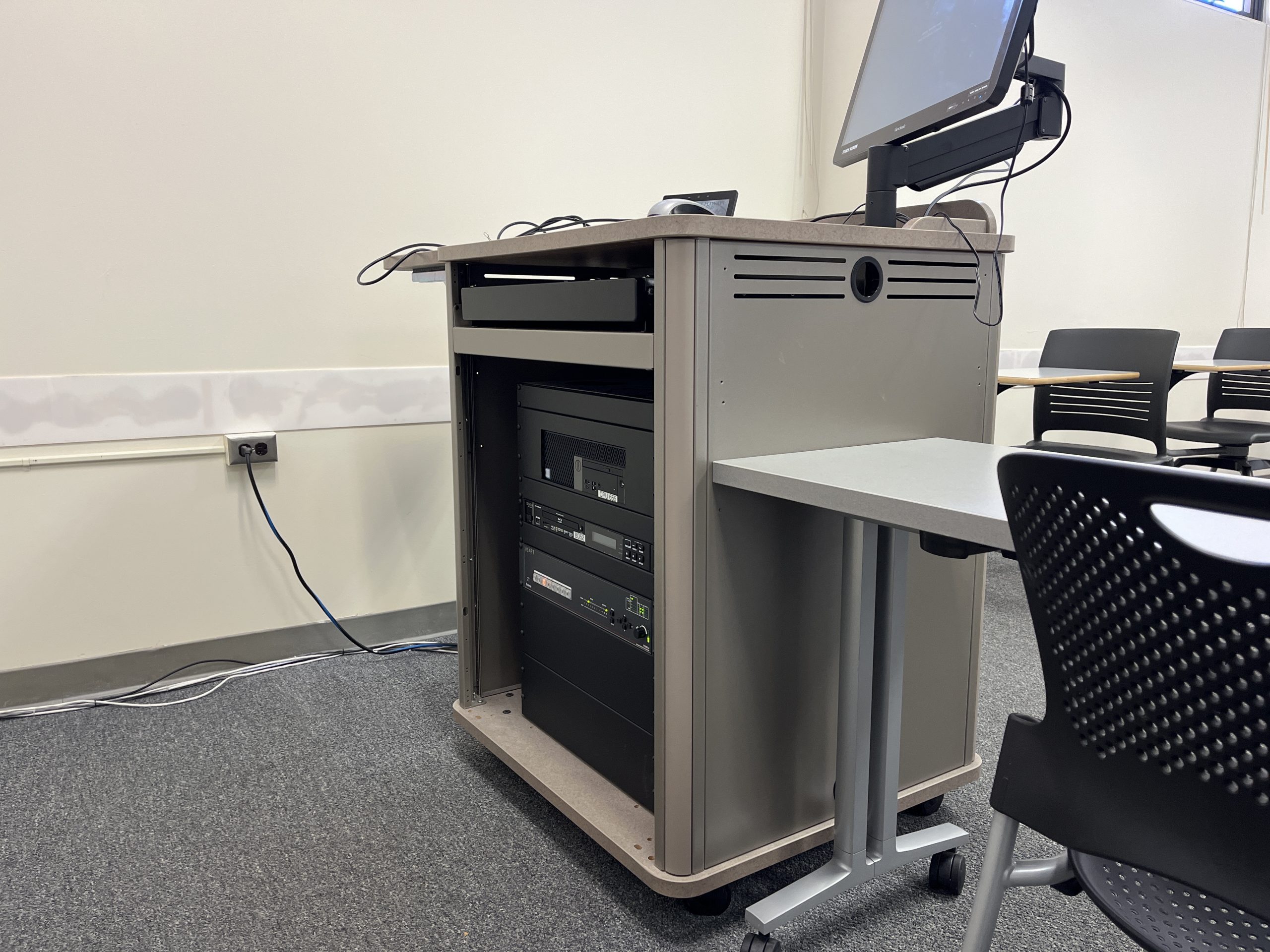 KUY 305 Instructor's Lectern
