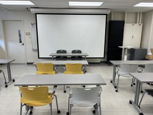 BIL 319 Back of Classroom with Projection Screen View