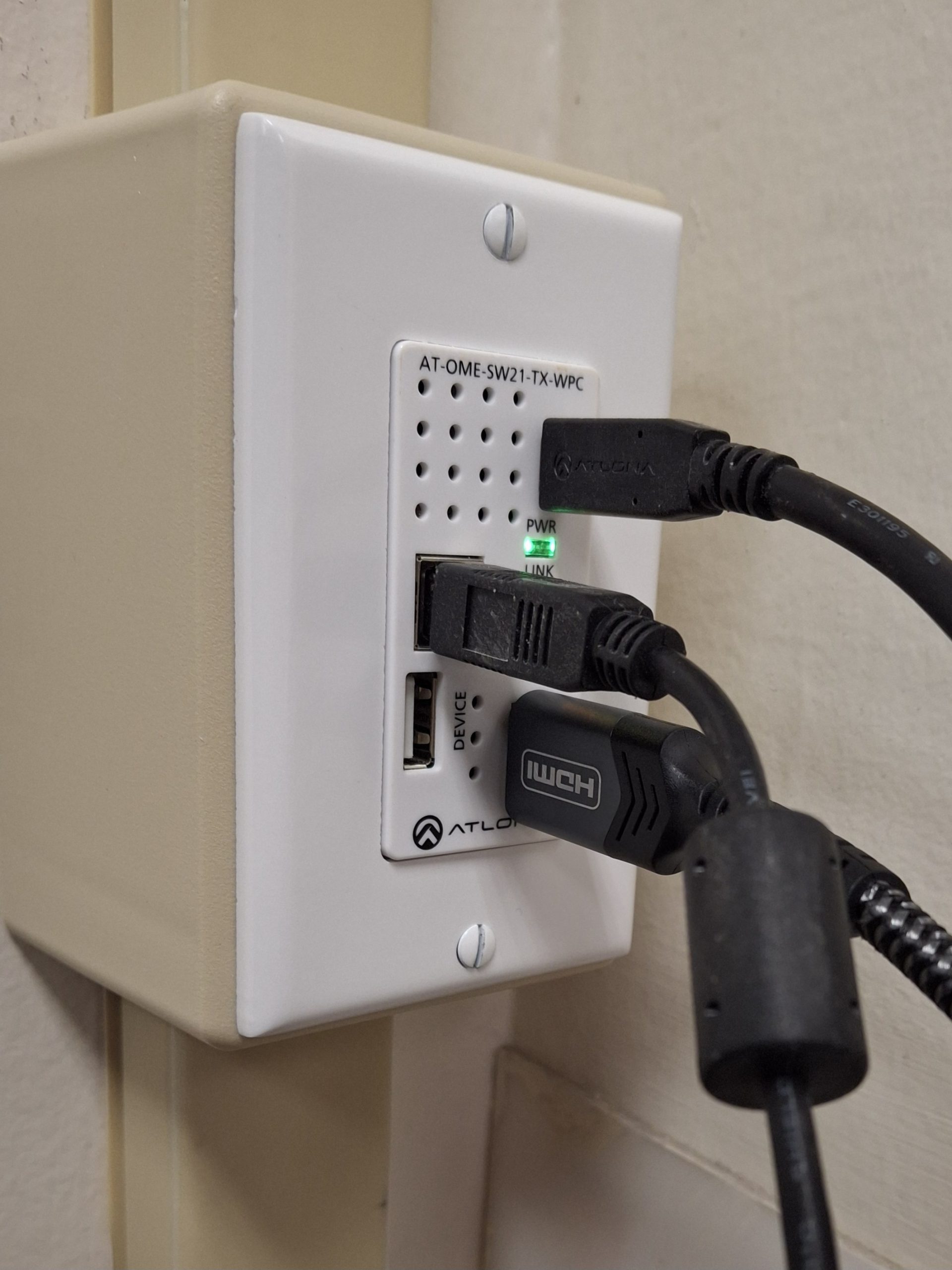 KUY 213 Wall Plate
